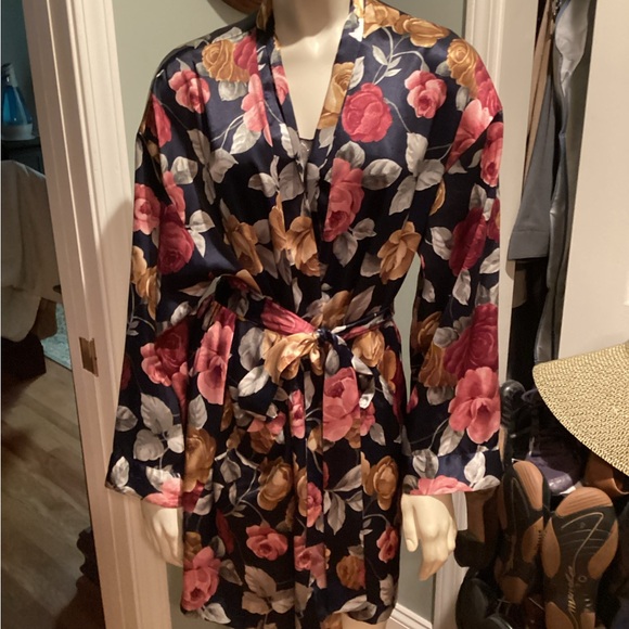 Victoria Secret Robe - Picture 11 of 15